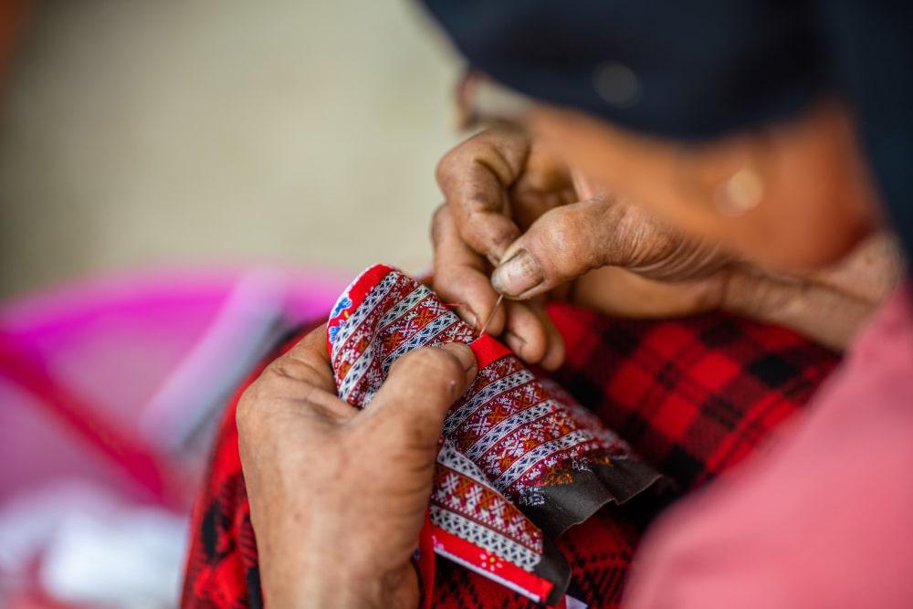 The Benefits of Working with Local Artisans: Sustainable Textile Manufacturing